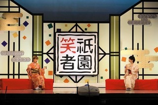 ラランド・サーヤ(左)と蛙亭・岩倉美里.jpg
