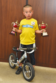 ランバイクの5歳クラスで優勝した橋本青空.jpg