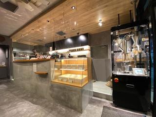 入り口に焙煎機が置かれている「Plaine Coffee」.jpg