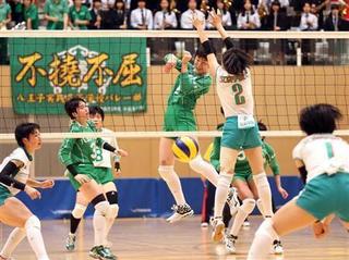 八王子実践・野嶋華澄のスパイク.jpg