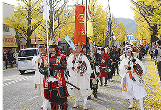 八王子市のいちょう祭り.jpg