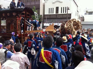 南町の一本柱人形山車3.jpg
