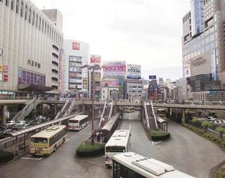 市の“顔”となるJR八王子駅周辺。北口ではさまざまなまちづくり事業が計画.jpg
