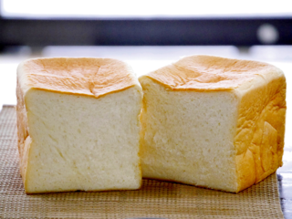 純生食パン工房 HARE PAN(ハレパン).png